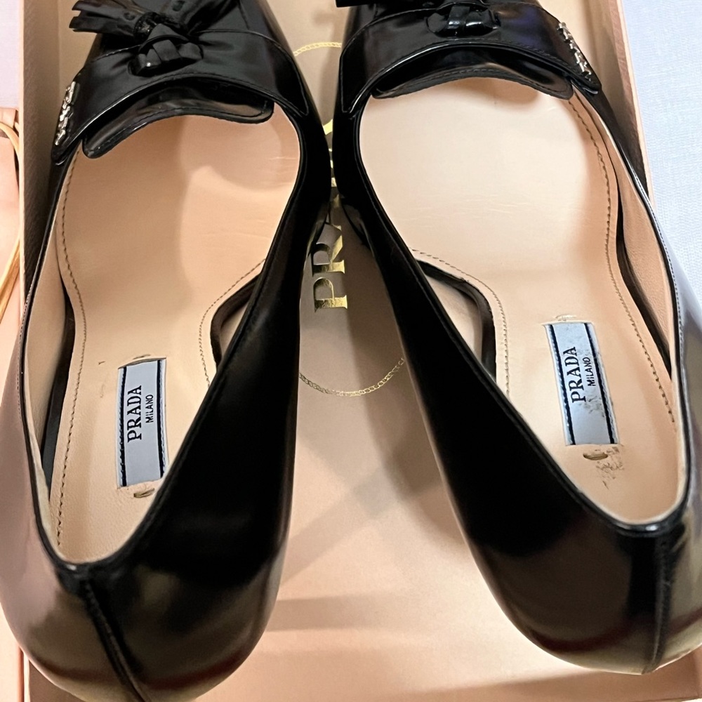 PRADA NIB AUTHENTIC VINTAGE BLACK GENUINE PATENT LEATHER PUMPS WITH TASSELS - Picture 8 of 17